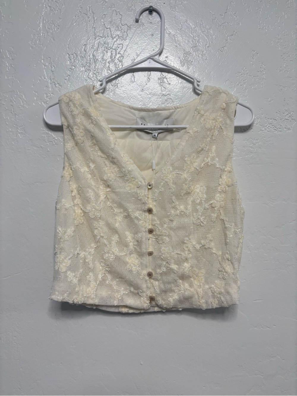 New with tags, womens size medium shirt, #L1228
